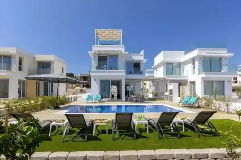 3 bedrooms Villa in Protaras, Cyprus No. 40122 1