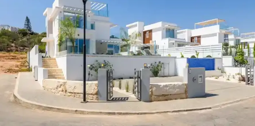 3 bedrooms Villa in Protaras, Cyprus No. 40123