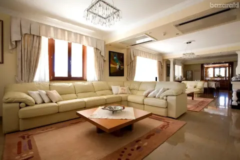 8 bedrooms Villa in Mazotos, Cyprus No. 40118 5