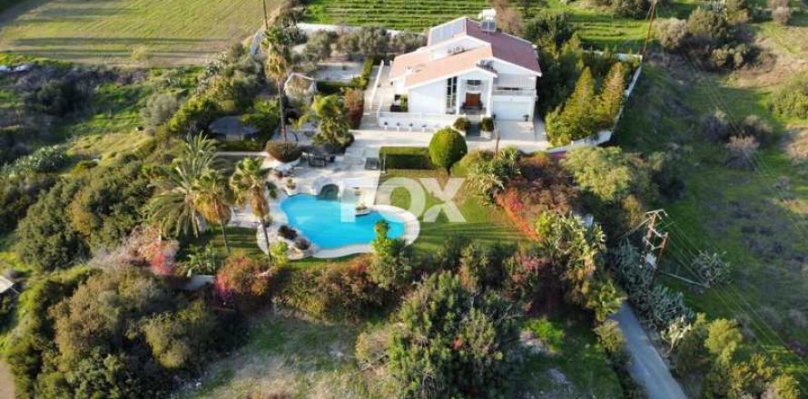 5 bedrooms Villa in Parekklisia, Cyprus No. 76205