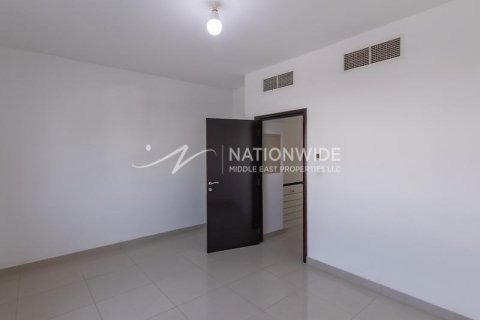 2 bedrooms Villa in Abu Dhabi, UAE No. 4447 8