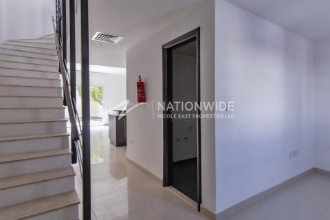 2 bedrooms Villa in Abu Dhabi, UAE No. 4447 4