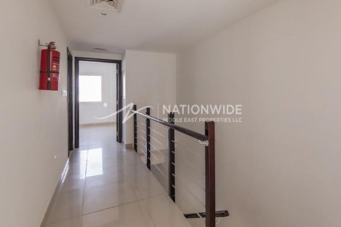 2 bedrooms Villa in Abu Dhabi, UAE No. 4447 6