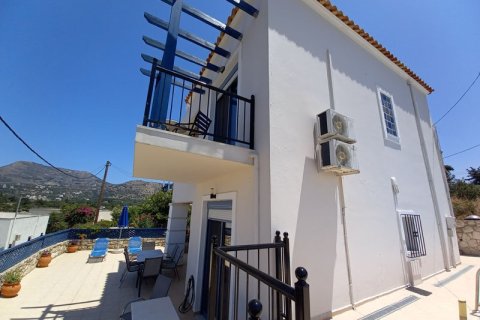 2 bedrooms Villa in Chania, Greece No. 24012 3