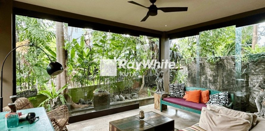 5 bedrooms Villa in Kerobokan, Indonesia No. 22957