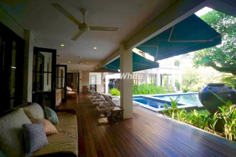 6 bedrooms Villa in Jimbaran, Indonesia No. 22911 8