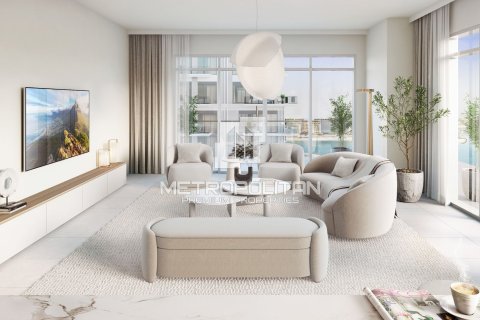 Квартира с 3 спальнями в EMAAR Beachfront, ОАЭ №4543 2