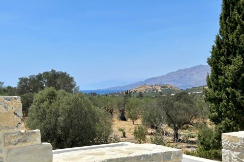 3 bedrooms Villa in Heraklion, Greece No. 64796 3