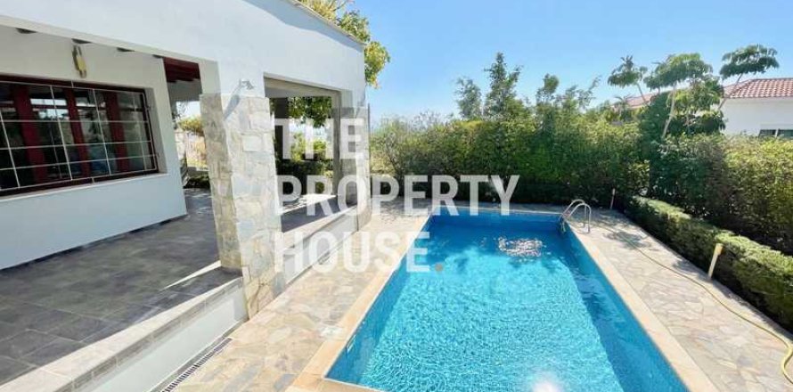 4 bedrooms Villa in Agios Athanasios, Cyprus No. 62737