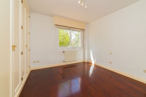 2 dormitorios Apartment en Madrid, Spain No. 26051 9