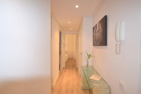 2 bedrooms Apartment in Madrid, Spain No. 26049 10