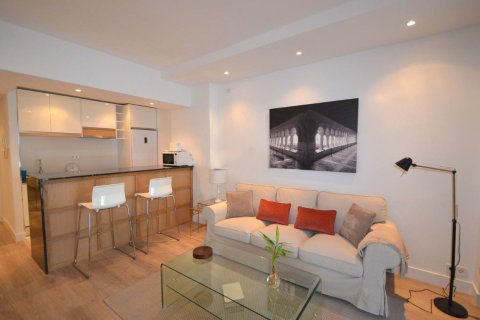 2 bedrooms Apartment in Madrid, Spain No. 26049 3