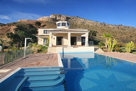 6 bedrooms House in Benahavis, Spain No. 25240 6