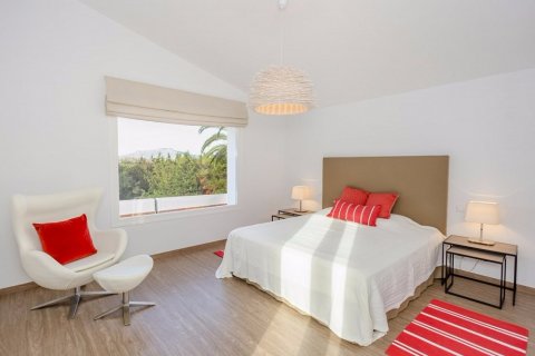 4 bedrooms House in Estepona, Spain No. 25239 3