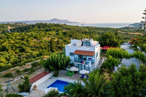 5 bedrooms Villa in Chania, Greece No. 76661 1