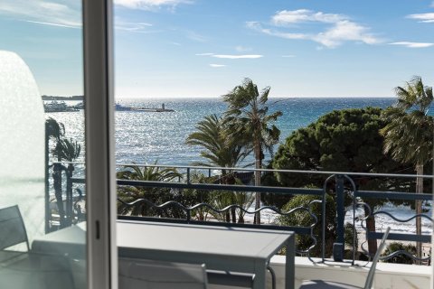 2 bedrooms Apartment in Cannes, France No. 76656 1