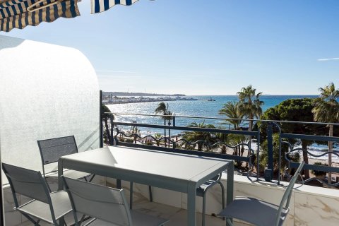 2 bedrooms Apartment in Cannes, France No. 76656 3