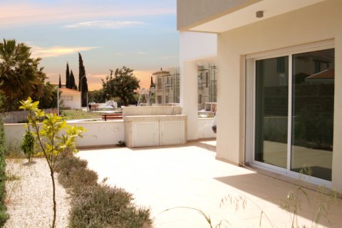 3 bedrooms Villa in Paphos, Cyprus No. 38034 4