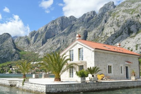 4 dormitorios House en Kotor, Montenegro No. 66827 1