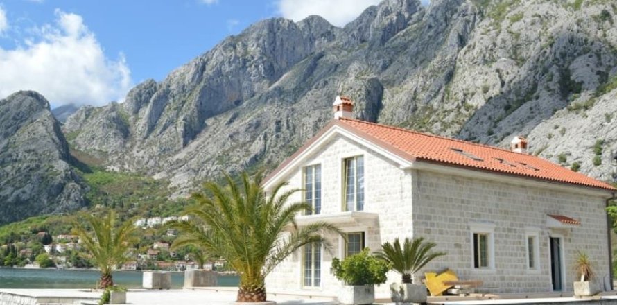 4 bedrooms House in Kotor, Montenegro No. 66827