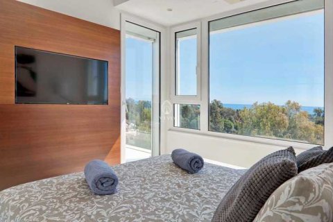 2 bedrooms Apartment in Germasogeia, Cyprus No. 77605 5