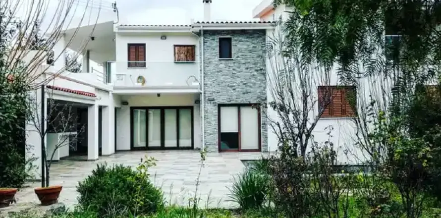 6 bedrooms Villa in Kakopetria, Cyprus No. 30400