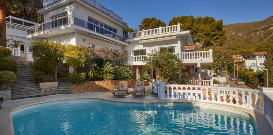 5 dormitorios House en Castelldefels, Spain No. 25840