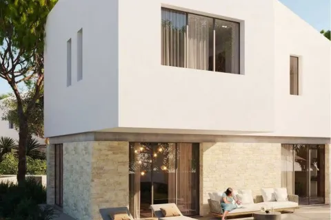 4 bedrooms House in Oroklini, Cyprus No. 39991 1