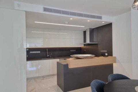 3 dormitorios Apartment en Limassol, Cyprus No. 73731 2