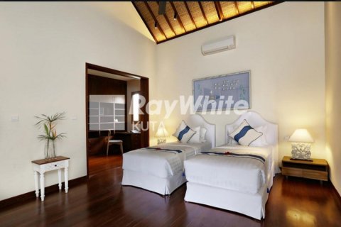 4 bedrooms Villa in Jimbaran, Indonesia No. 23481 16