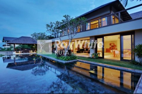 4 bedrooms Villa in Jimbaran, Indonesia No. 23481 1