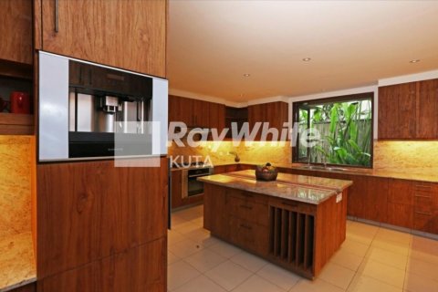 4 bedrooms Villa in Jimbaran, Indonesia No. 23481 10