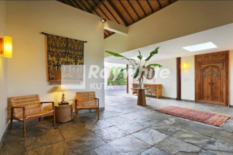 4 bedrooms Villa in Jimbaran, Indonesia No. 23481 14