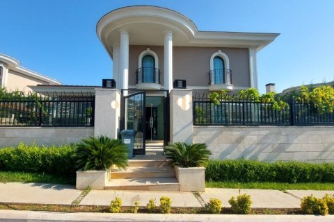 5+2 Villa in Istanbul, Turkey No. 16392 16