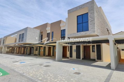 3 bedrooms Villa in Abu Dhabi, UAE No. 3472 1