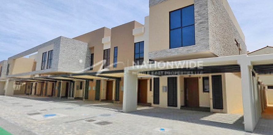 3 bedrooms Villa in Abu Dhabi, UAE No. 3472