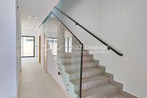 3 bedrooms Villa in Abu Dhabi, UAE No. 3472 3