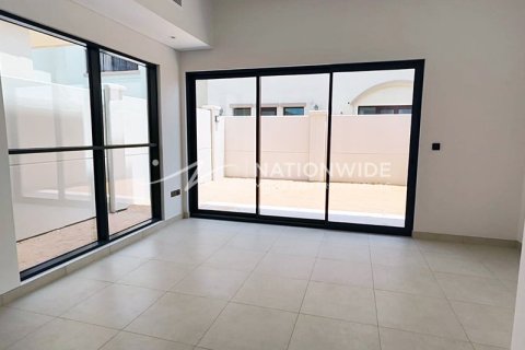 3 bedrooms Villa in Abu Dhabi, UAE No. 3472 8