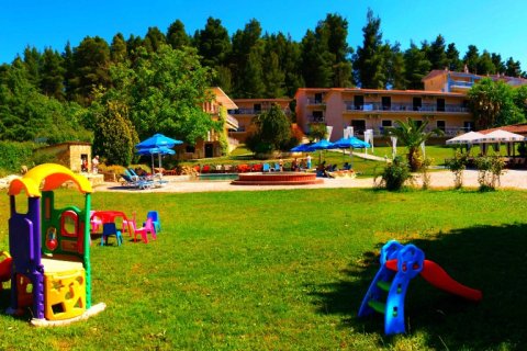 40 bedrooms Hotel in Chalkidiki, Greece No. 58775 3