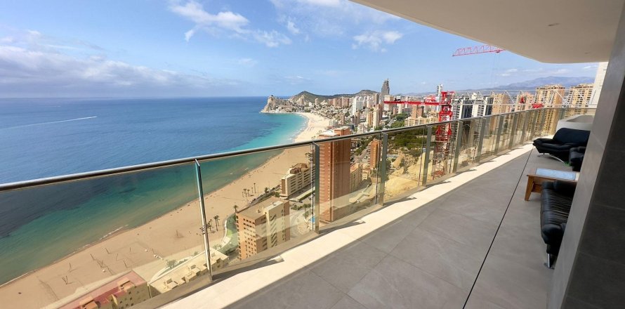 3 bedrooms Penthouse in Benidorm, Spain No. 27825