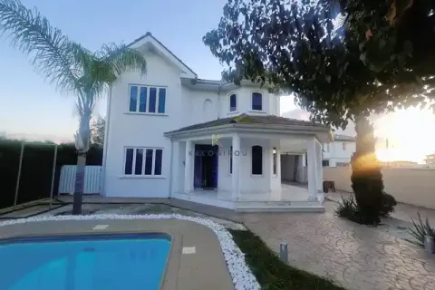 4 dormitorios House en Pervolia, Cyprus No. 29794 1