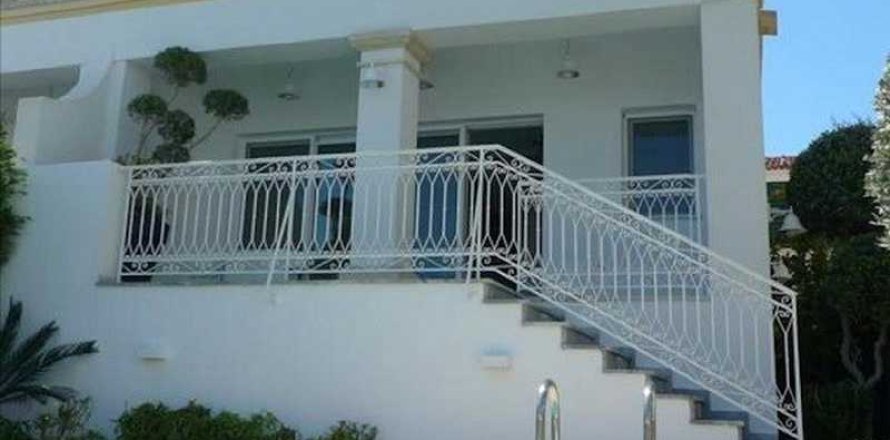 4 bedrooms House in Limassol, Cyprus No. 29595