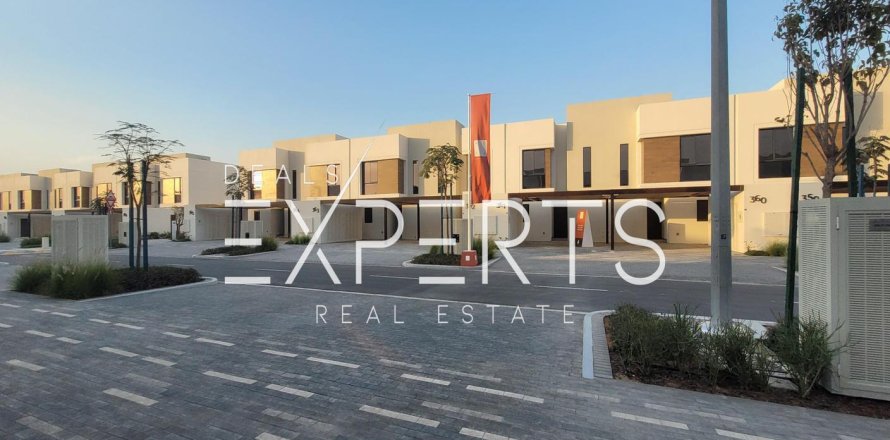 2 bedrooms Townhouse on the Yas Island, UAE No. 9687