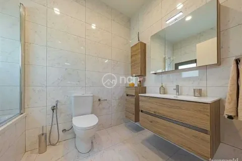 2 bedrooms Apartment in Mesa Geitonia, Cyprus No. 34494 9