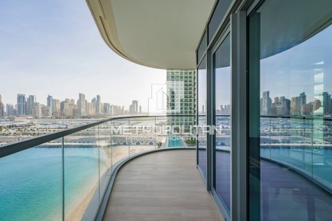 Квартира с 3 спальнями в EMAAR Beachfront, ОАЭ №6715 2