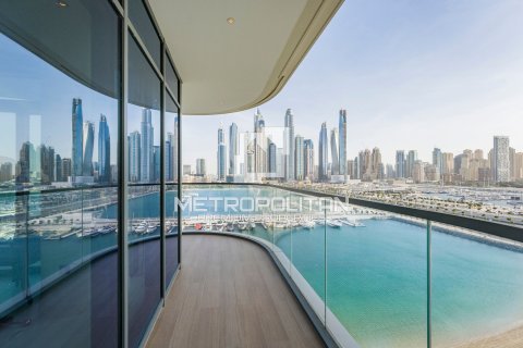 Квартира с 3 спальнями в EMAAR Beachfront, ОАЭ №6715 1