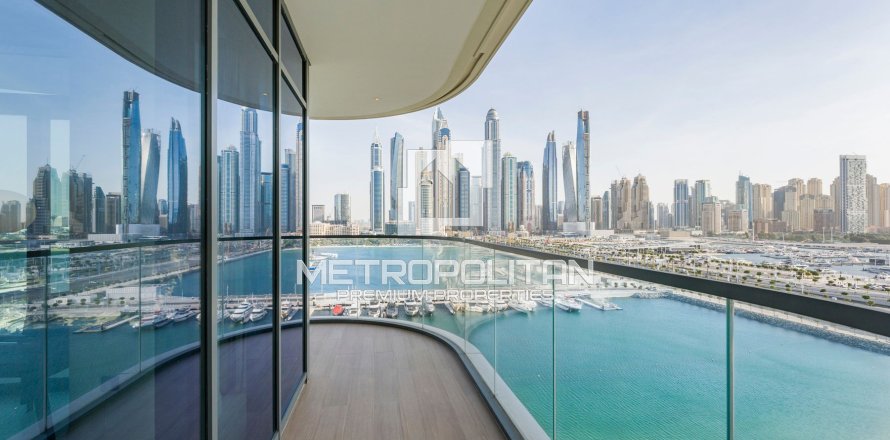 Квартира с 3 спальнями в EMAAR Beachfront, ОАЭ №6715