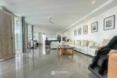 4 bedrooms Villa in Seminyak, Indonesia No. 22991 3