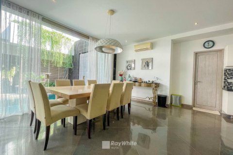 4 bedrooms Villa in Seminyak, Indonesia No. 22991 8