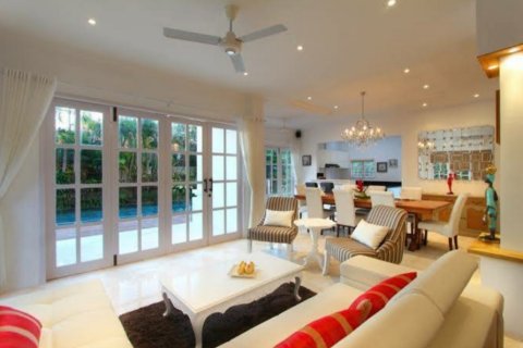 3 bedrooms Villa in Seminyak, Indonesia No. 22955 2